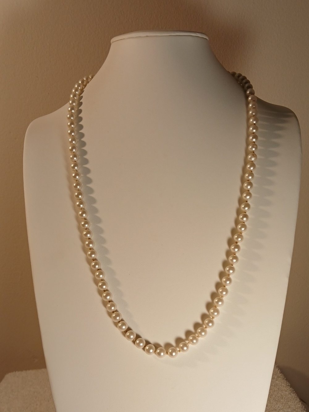 Vintage Classic White Pearl Necklace - Timeless Elegance